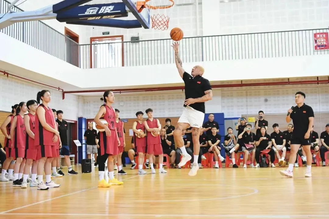 如何通过参加杯赛提升篮球训练效果_0